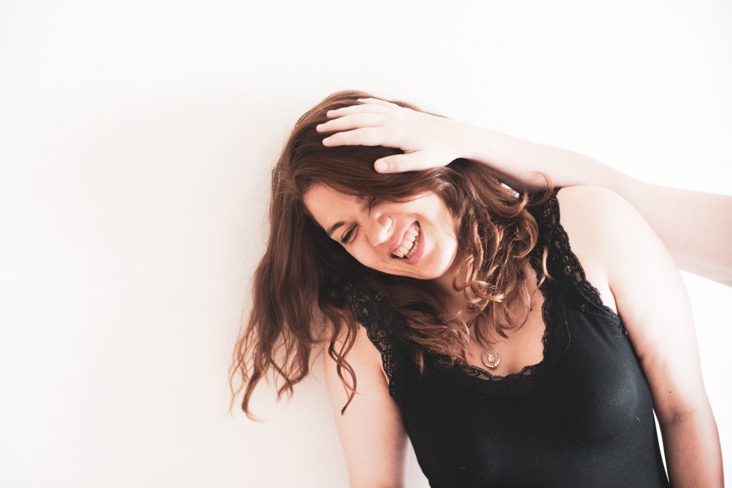 Portrait Jeune femme en couleur et paysage